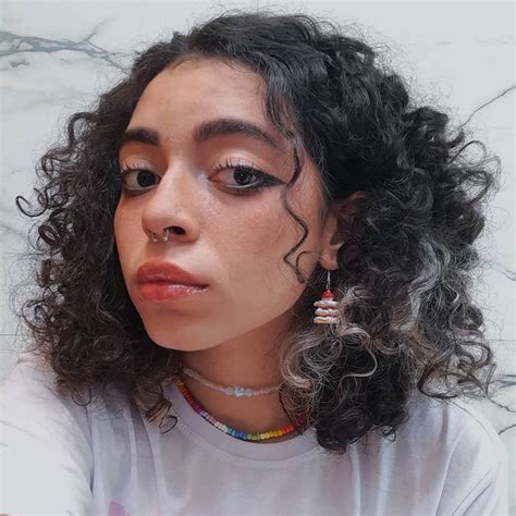 vitoria beatriz vomit|Vibeatrizatriz .